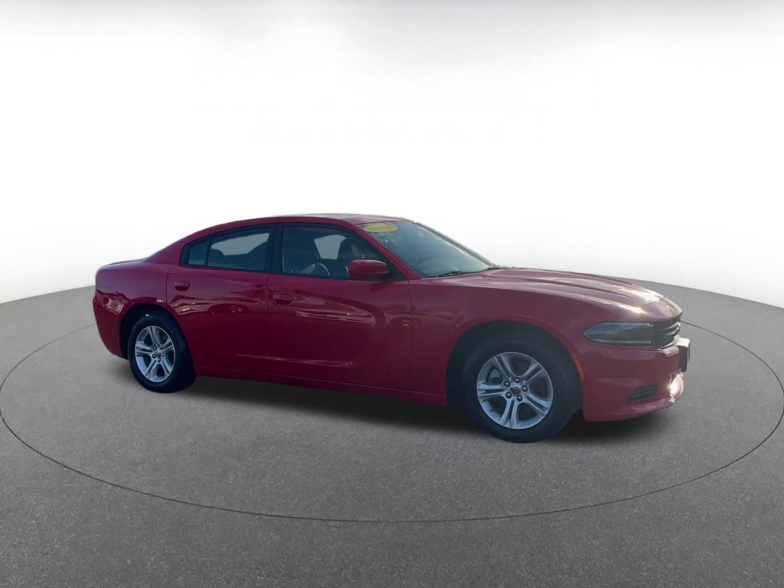 Used 2022 Dodge Charger SXT image 2