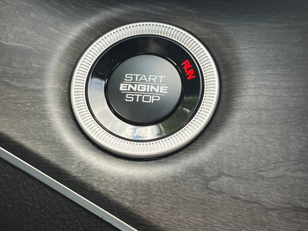 New 2025 Jeep Grand Cherokee Limited w/ Black Appearance Package image 8