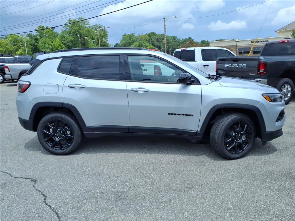 New 2026 Jeep Compass Latitude AWD/4WD image 3