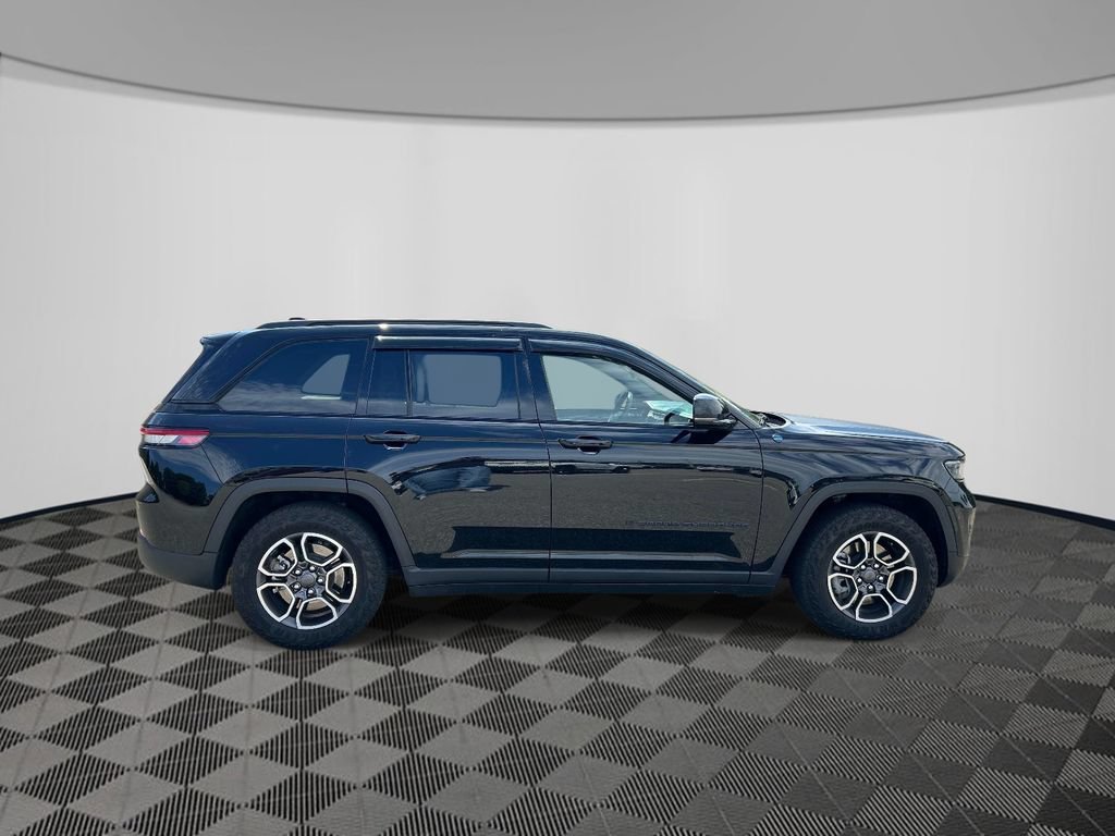 Certified 2022 Jeep Grand Cherokee Trailhawk w/ Luxury Tech Group III AWD/4WD image 6