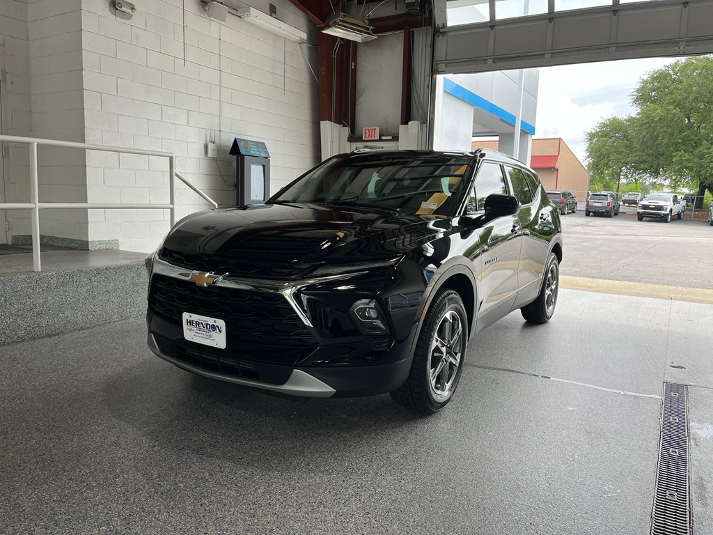 Used 2024 Chevrolet Blazer LT w/ Convenience Package FWD image 4