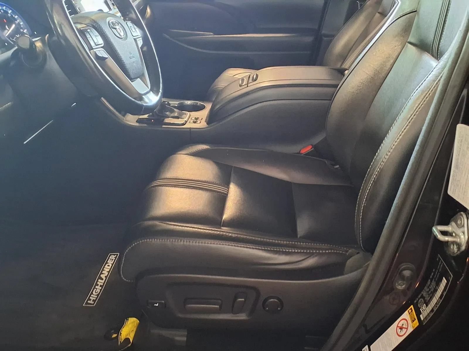 Used 2017 Toyota Highlander XLE AWD/4WD image 22