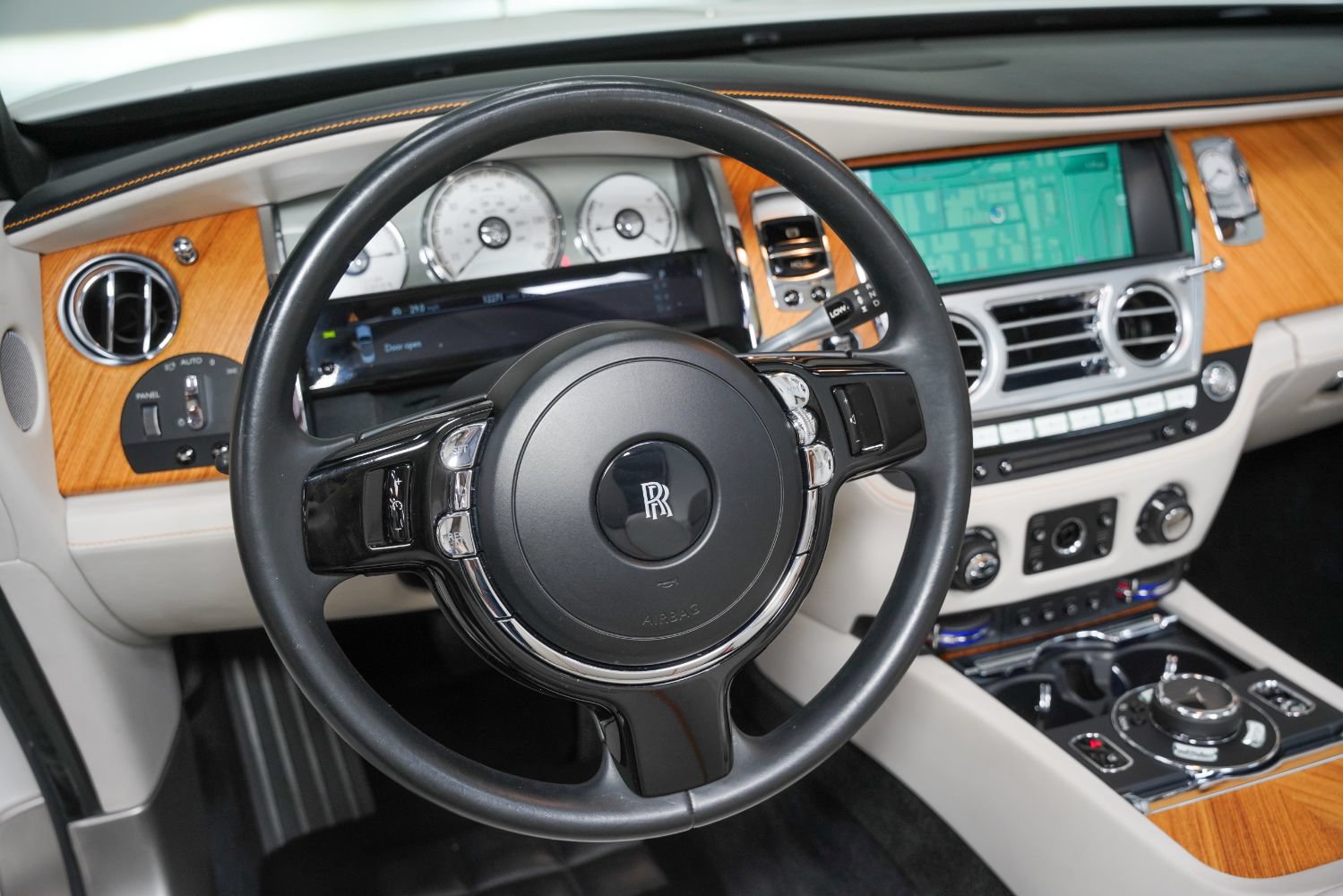 Used 2017 Rolls-Royce Dawn RWD image 35