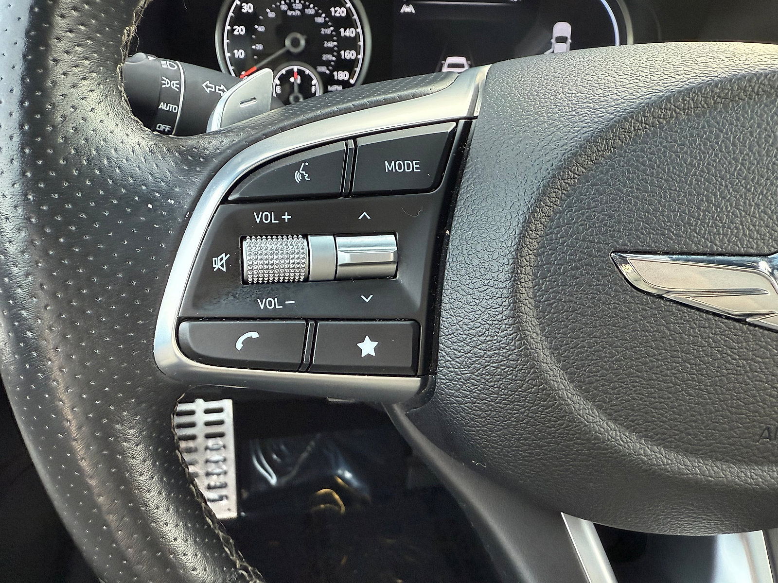 Used 2023 Genesis G70 2.0T w/ Sport Prestige Package image 18