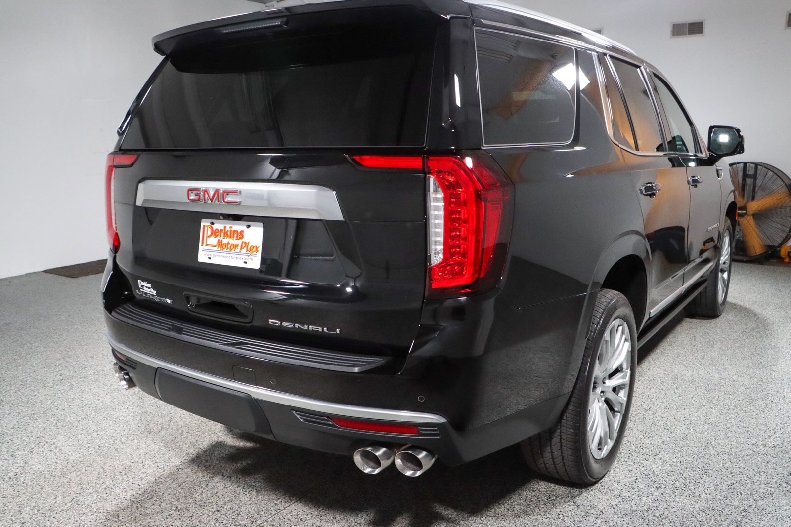Used 2023 GMC Yukon Denali w/ LPO, Floor Liner Package AWD/4WD image 7