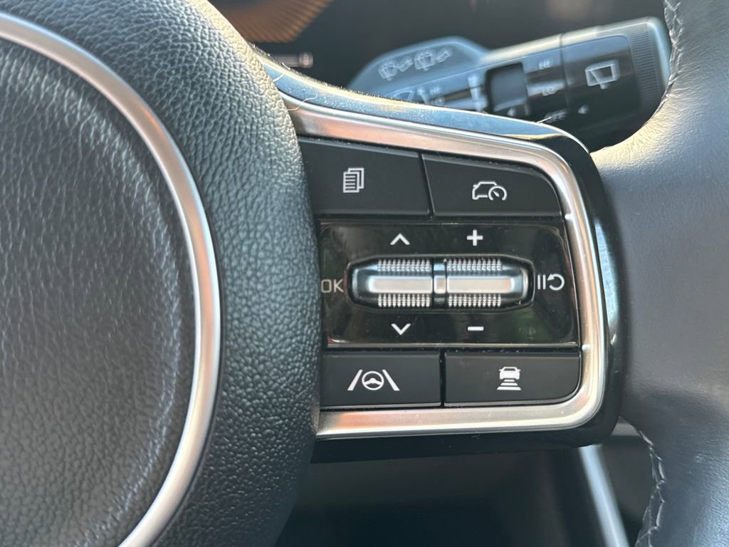 Certified 2025 Kia Carnival image 32