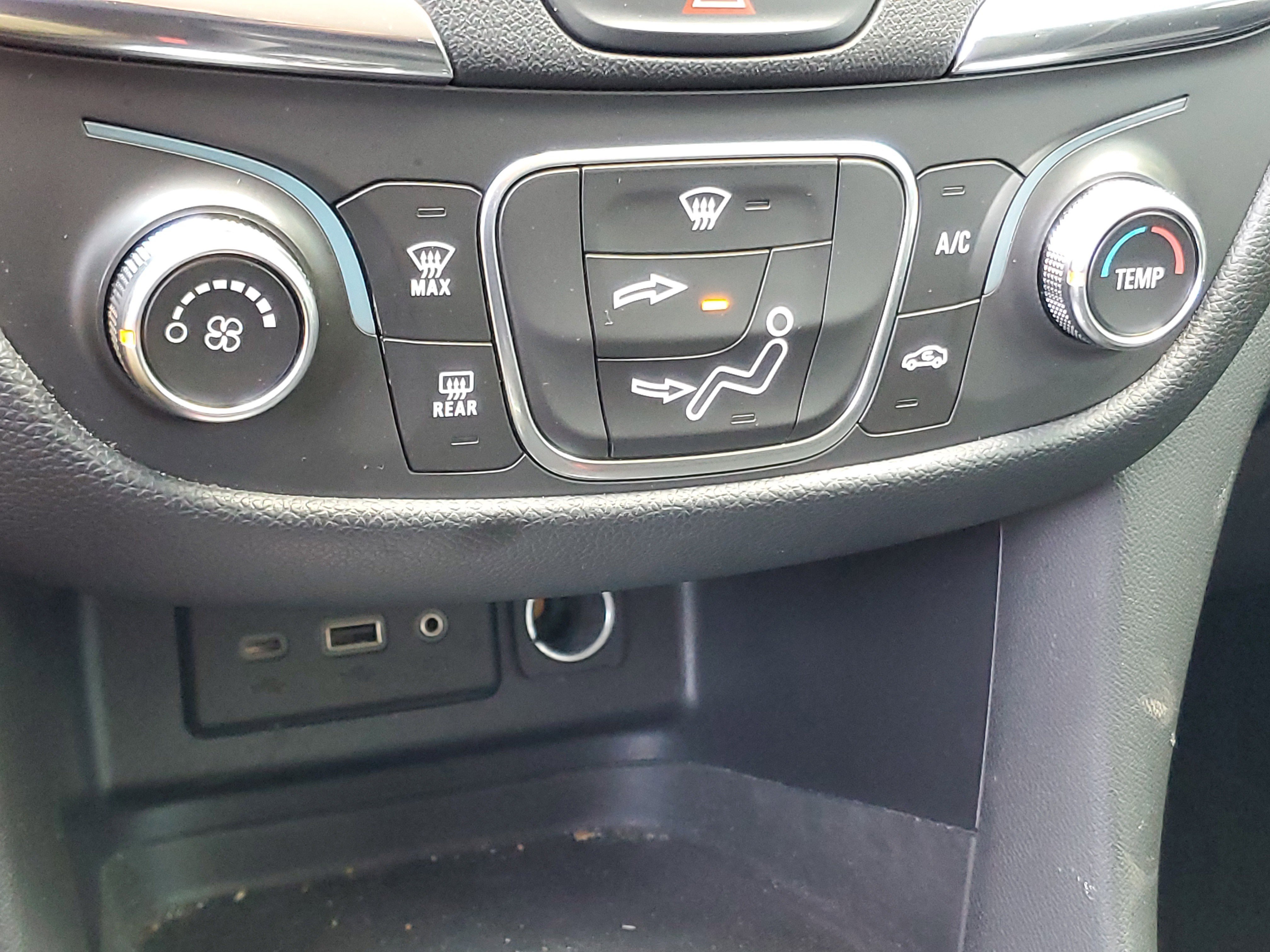 Used 2020 Chevrolet Equinox LT image 27