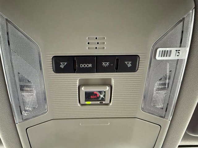 Used 2025 Toyota RAV4 LE image 22