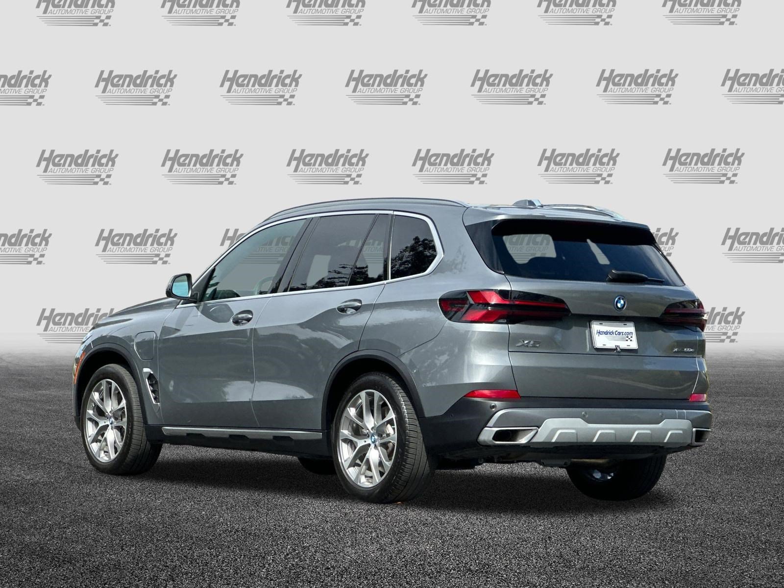 Used 2024 BMW X5 xDrive50e w/ Parking Assistance Package AWD/4WD image 7