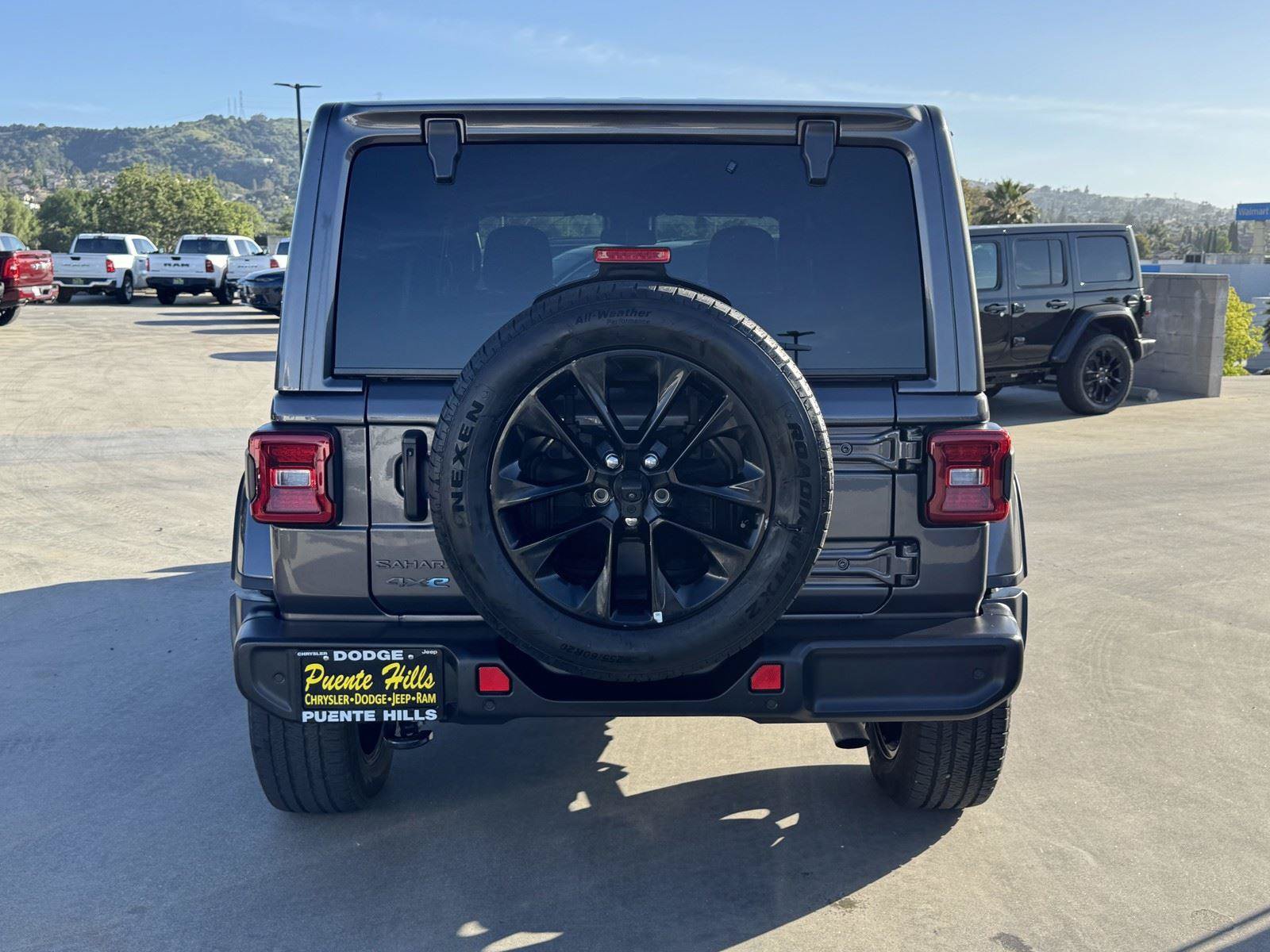 Certified 2025 Jeep Wrangler Unlimited Sahara w/ Safety Group AWD/4WD image 5