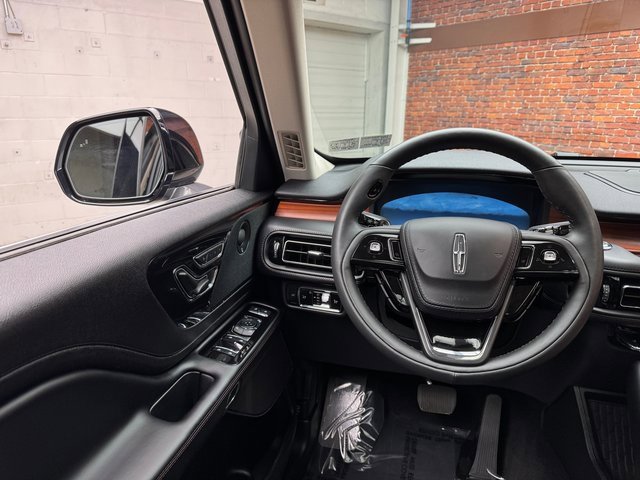 Used 2024 Lincoln Aviator Reserve w/ Equipment Group 201A image 13