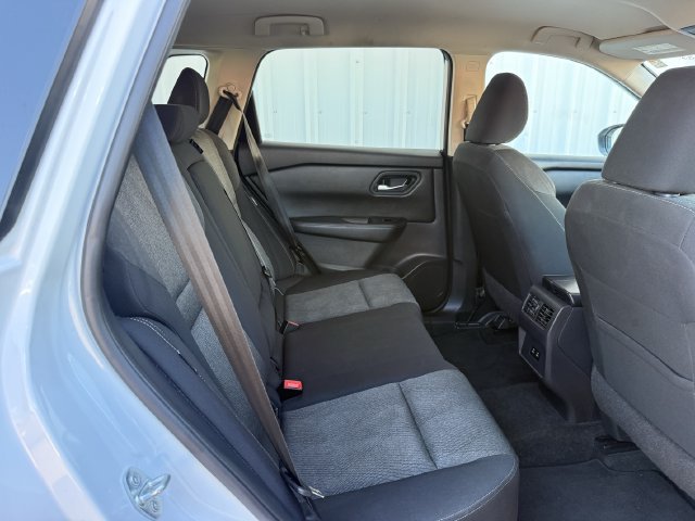 Used 2024 Nissan Rogue SV AWD/4WD image 29