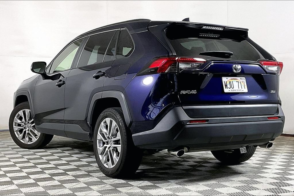 Used 2021 Toyota RAV4 XLE Premium FWD image 13