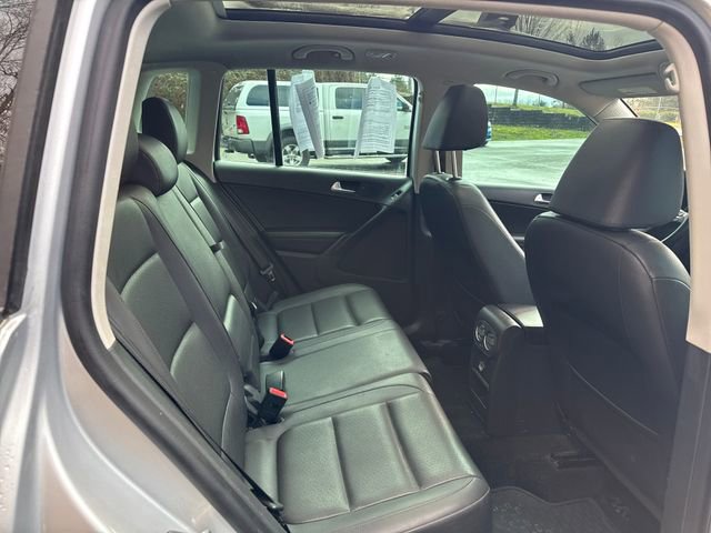 Used 2016 Volkswagen Tiguan SE image 12