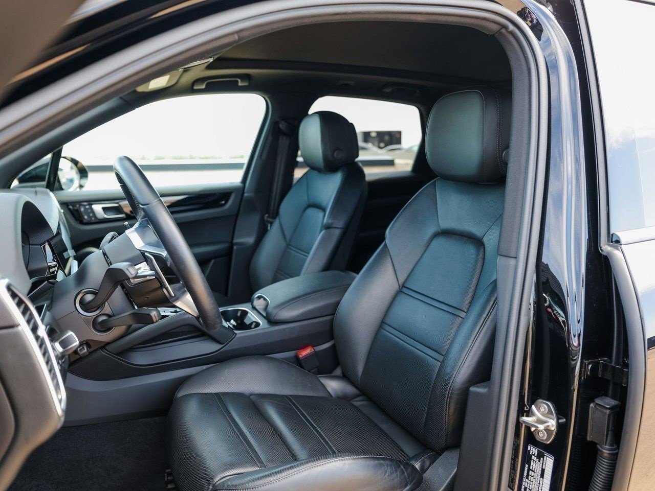 Certified 2023 Porsche Cayenne image 5