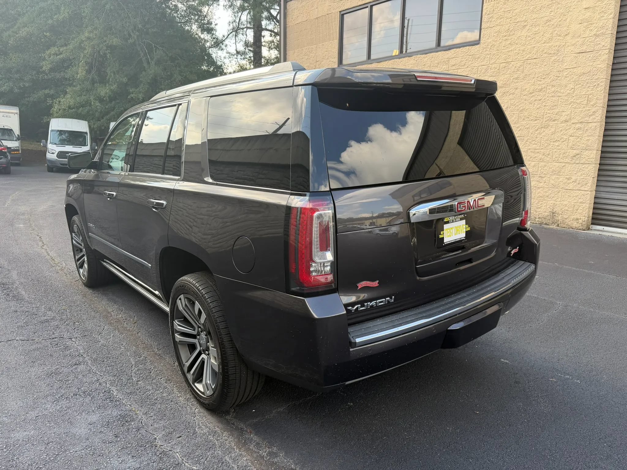 Used 2017 GMC Yukon Denali w/ Open Road Package RWD image 9