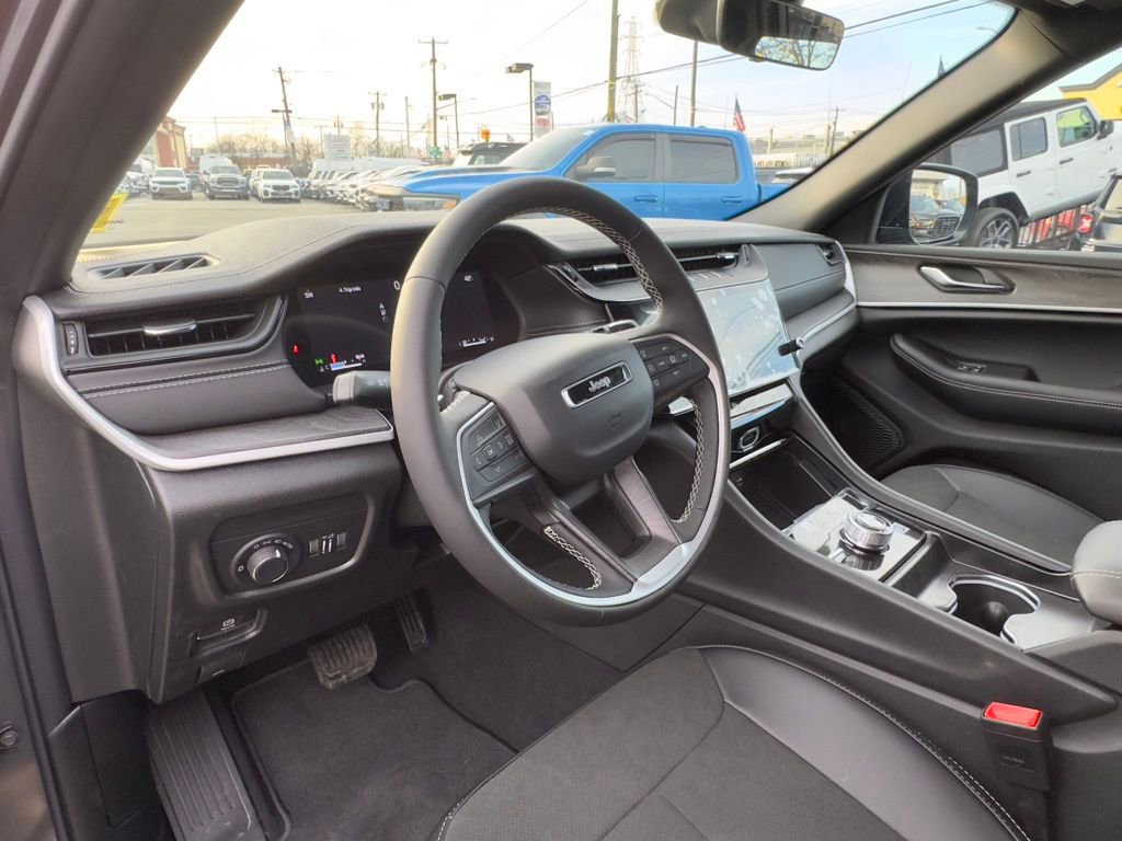 New 2026 Jeep Grand Cherokee Altitude image 12