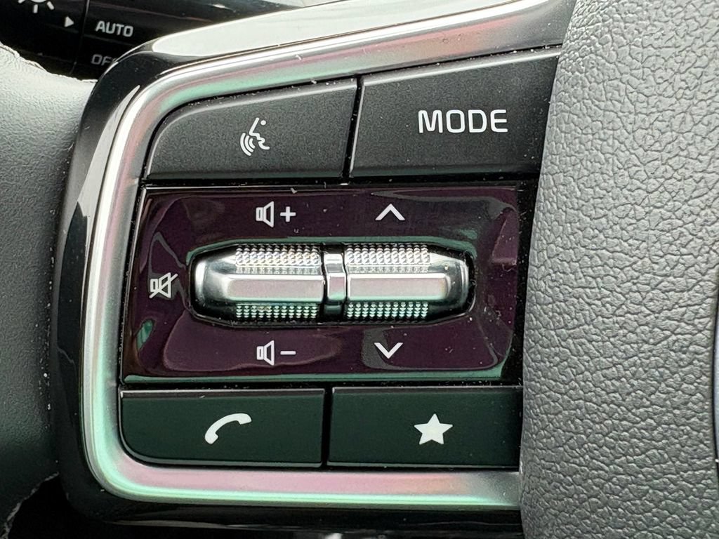 Certified 2025 Kia Sorento S w/ Panoramic Sunroof Package FWD image 23