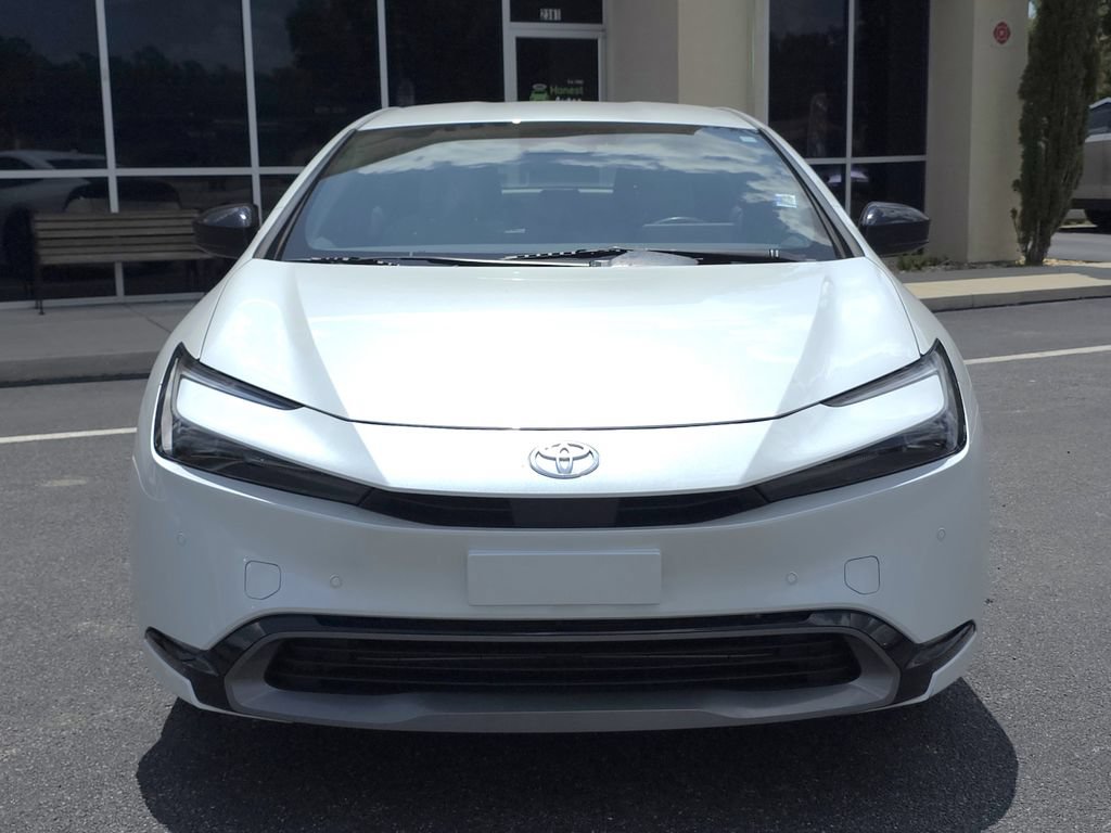Used 2024 Toyota Prius XLE FWD image 2