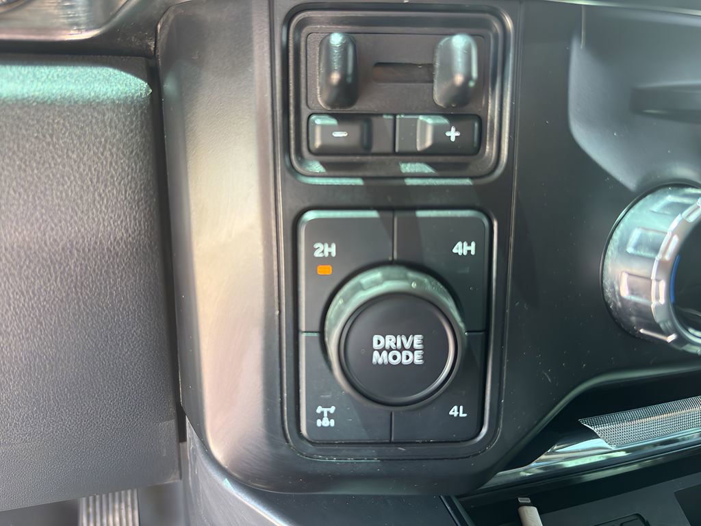 Used 2024 Ford F350 Lariat w/ Black Appearance Package AWD/4WD image 15