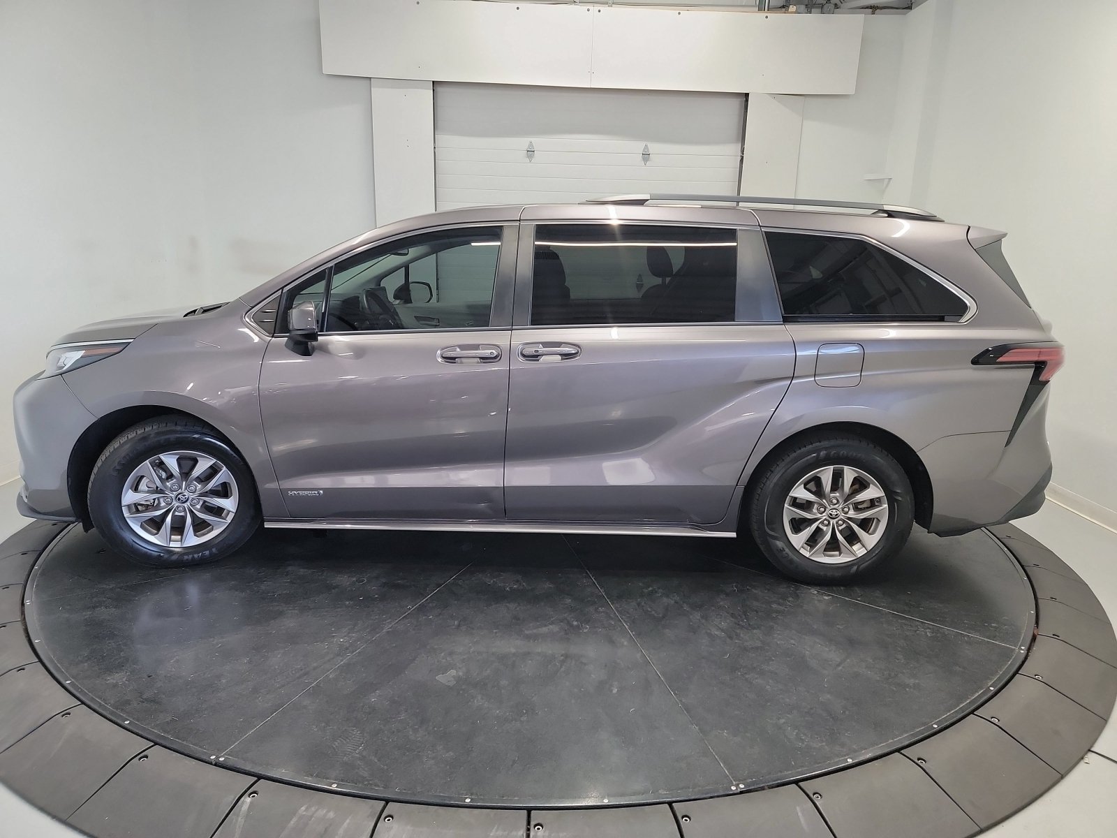 Used 2021 Toyota Sienna LE w/ LE Plus Package AWD/4WD image 4