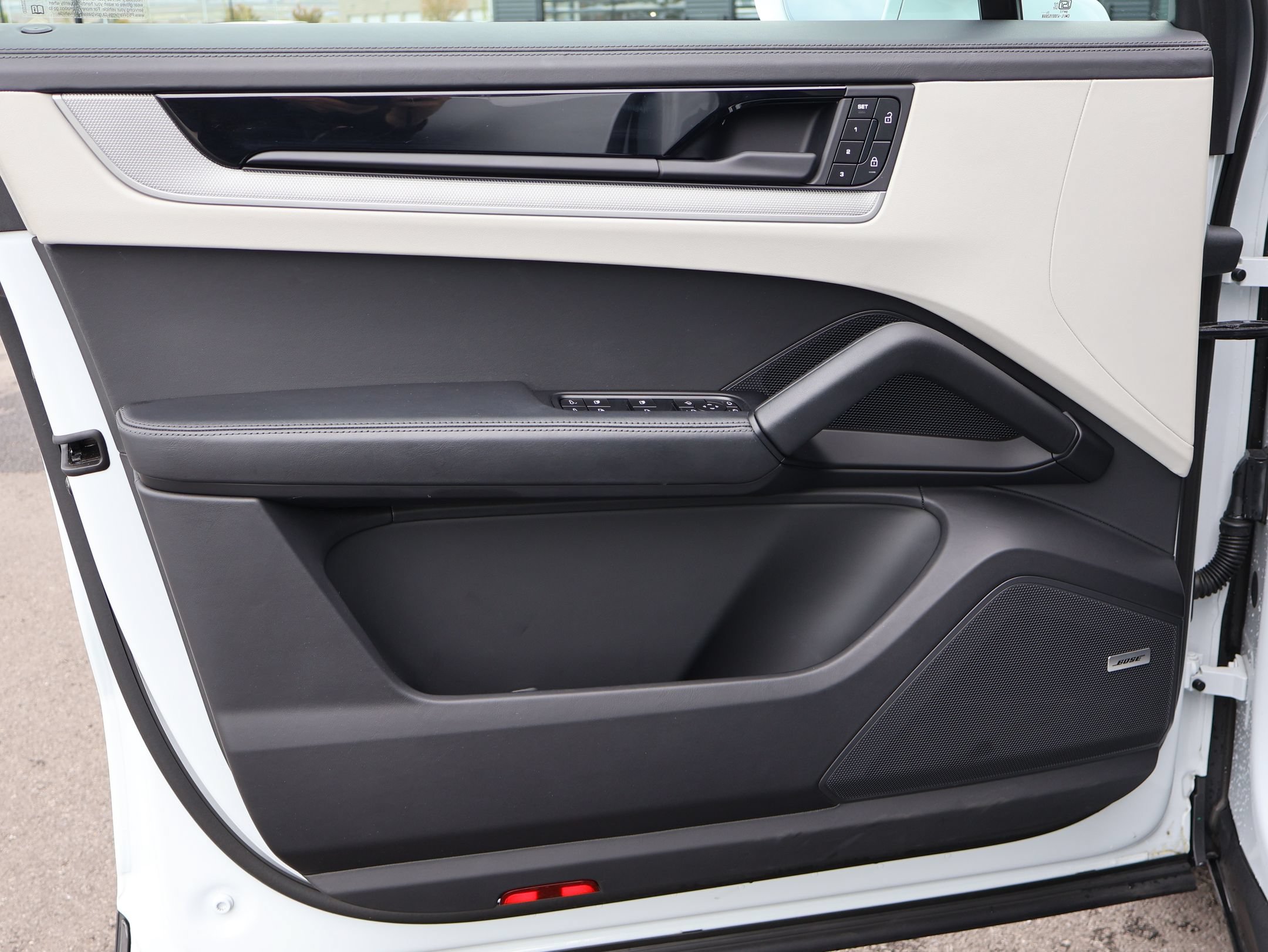 Certified 2025 Porsche Cayenne AWD/4WD image 14
