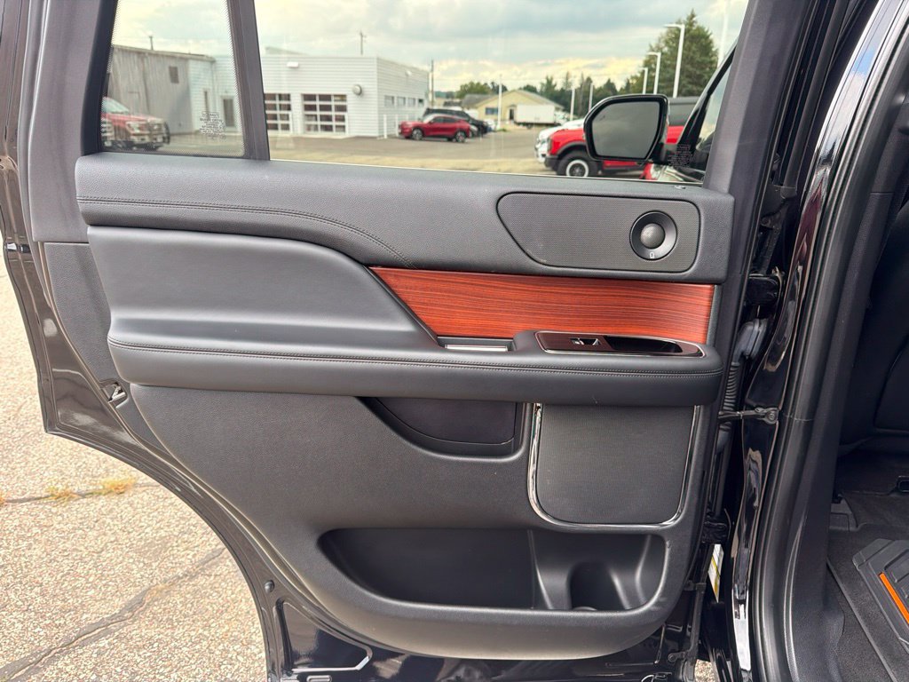 Used 2021 Lincoln Navigator Reserve AWD/4WD image 19
