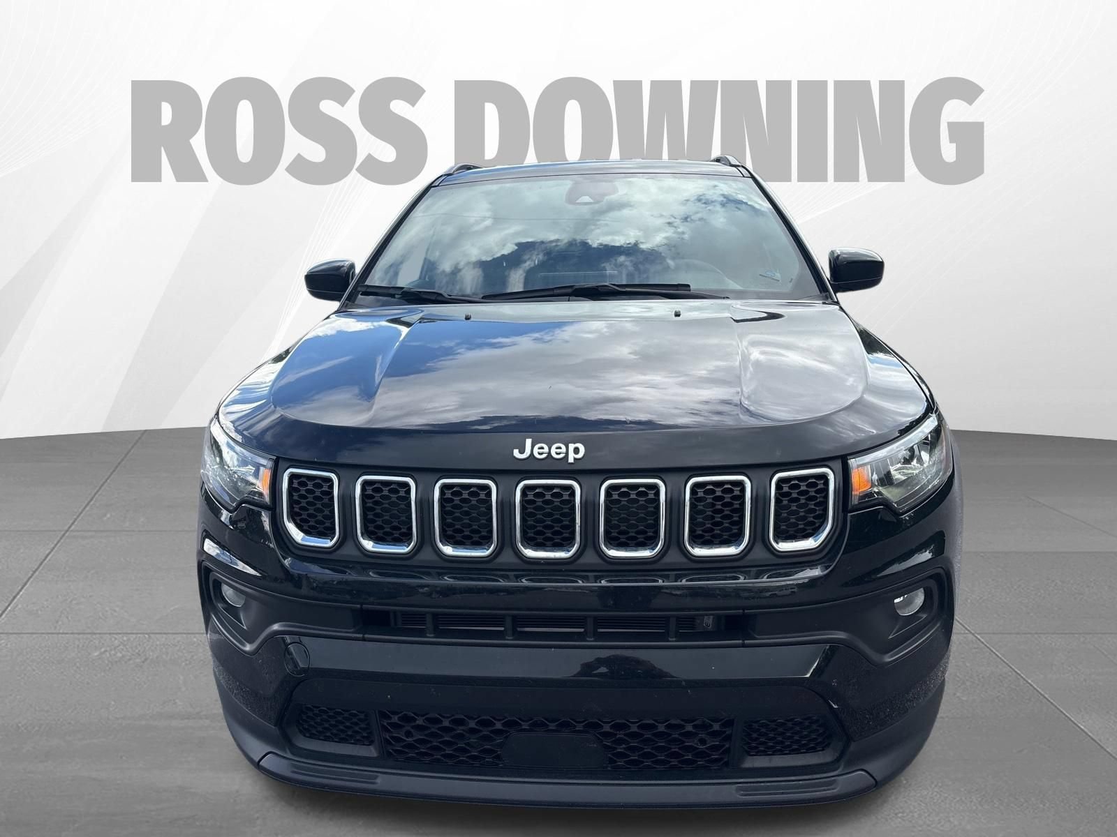 Used 2024 Jeep Compass Latitude AWD/4WD image 2
