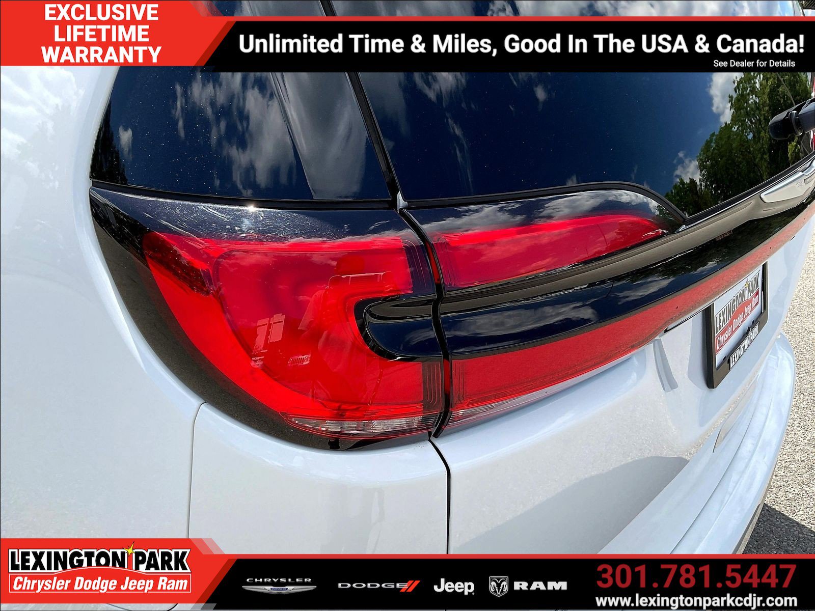 Used 2024 Chrysler Pacifica Touring-L FWD image 22