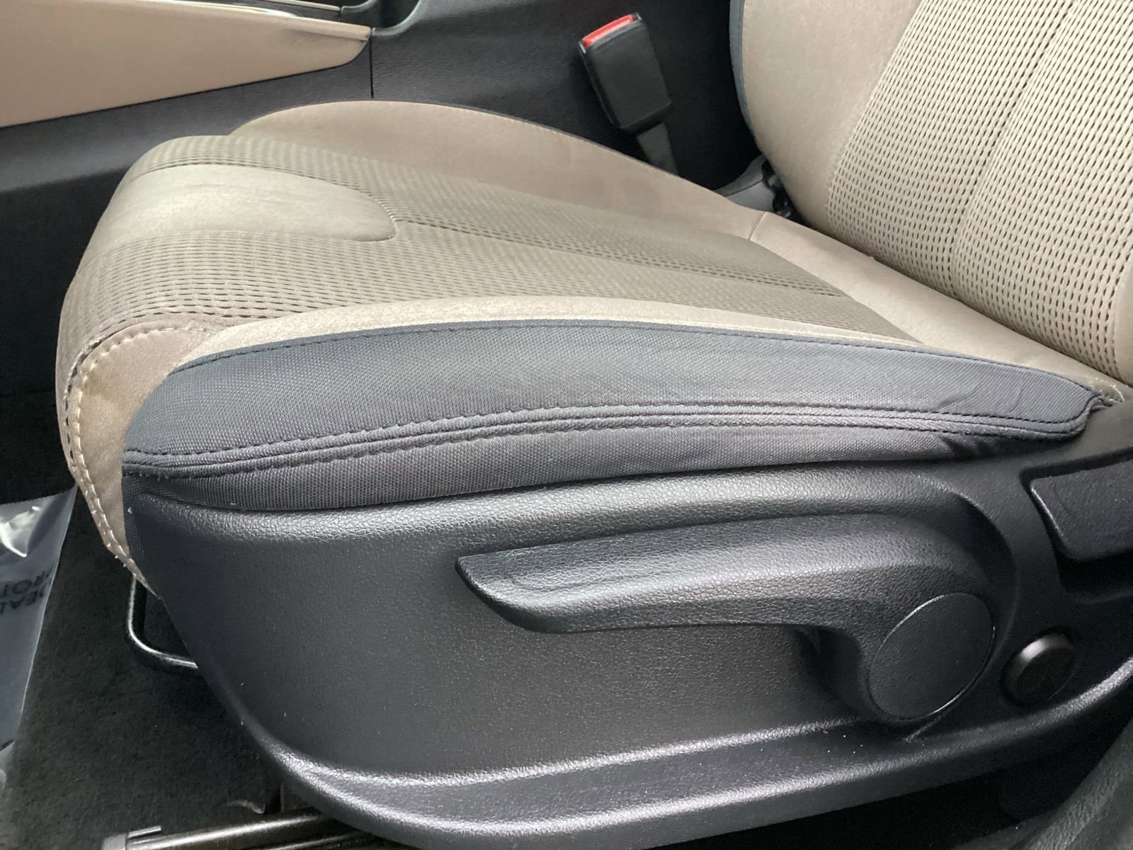 Used 2020 Hyundai Santa Fe SE image 12