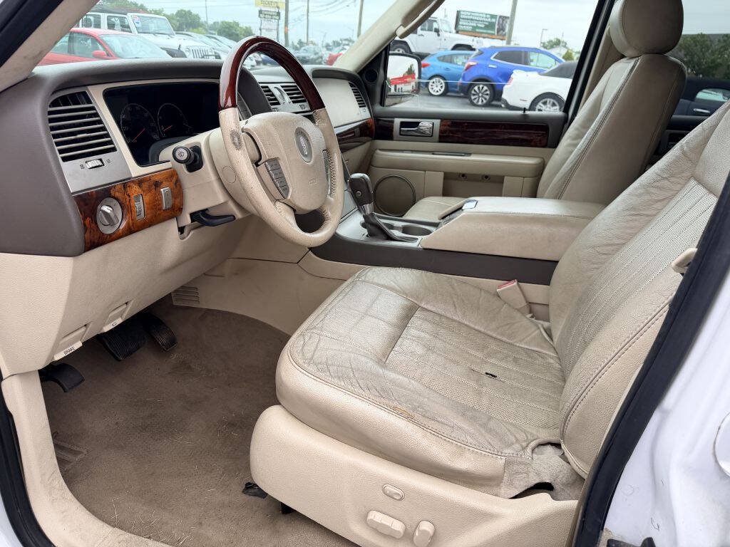 Used 2004 Lincoln Navigator Ultimate AWD/4WD image 12