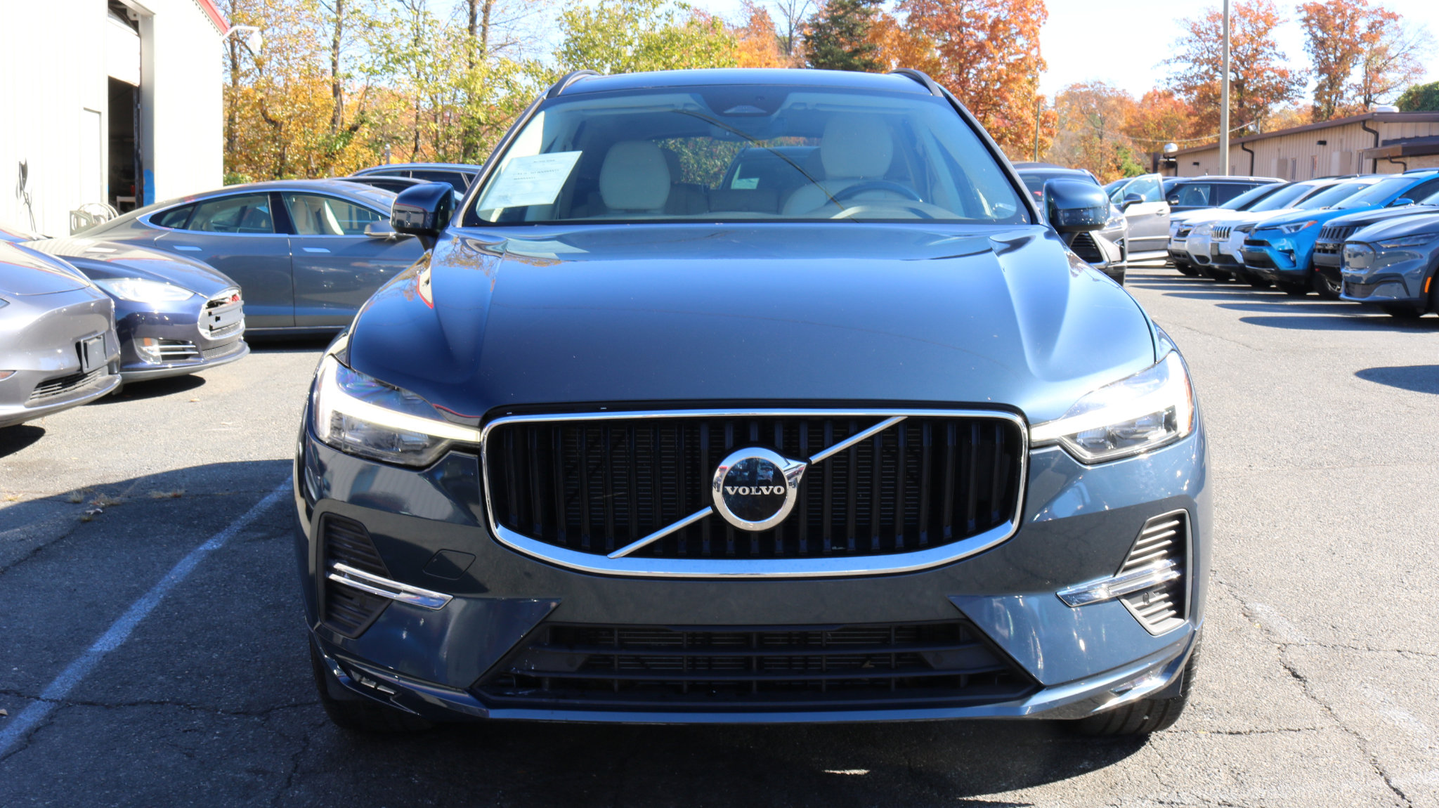 Used 2023 Volvo XC60 B5 Core w/ Protection Package Premier image 2