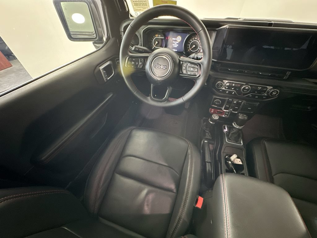 Used 2025 Jeep Wrangler Unlimited Rubicon AWD/4WD image 9