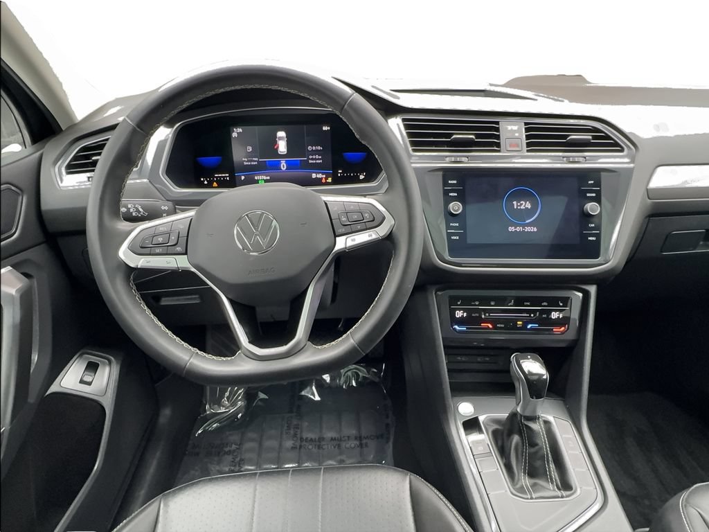Used 2022 Volkswagen Tiguan SE w/ Panoramic Sunroof Package FWD image 39