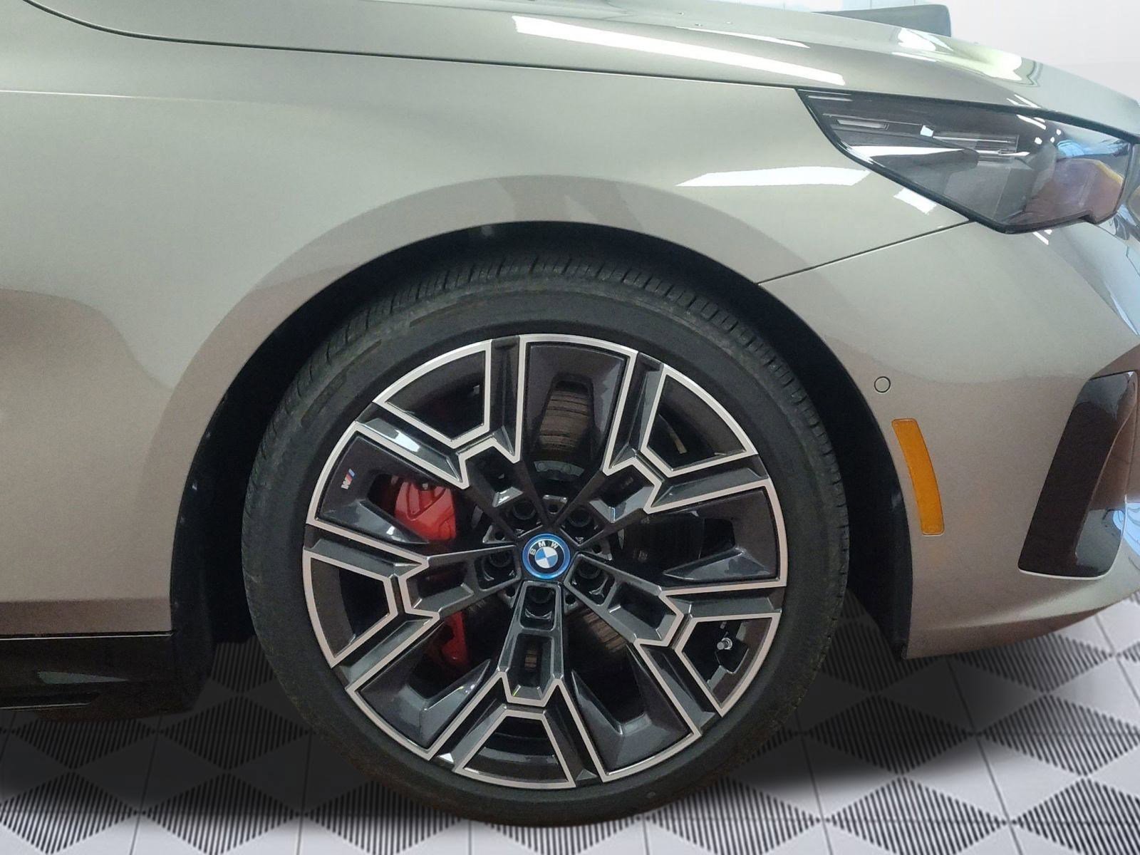 Used 2025 BMW i5 xDrive40 image 11