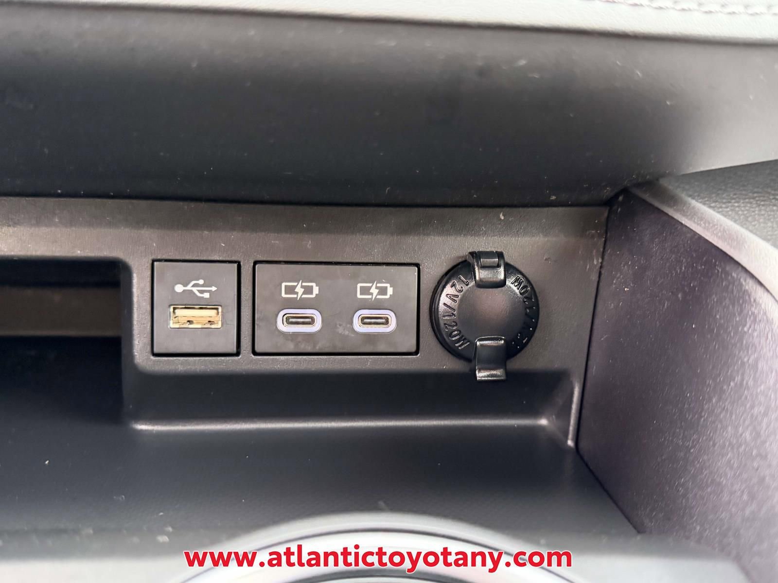 Used 2023 Toyota Highlander XLE image 24