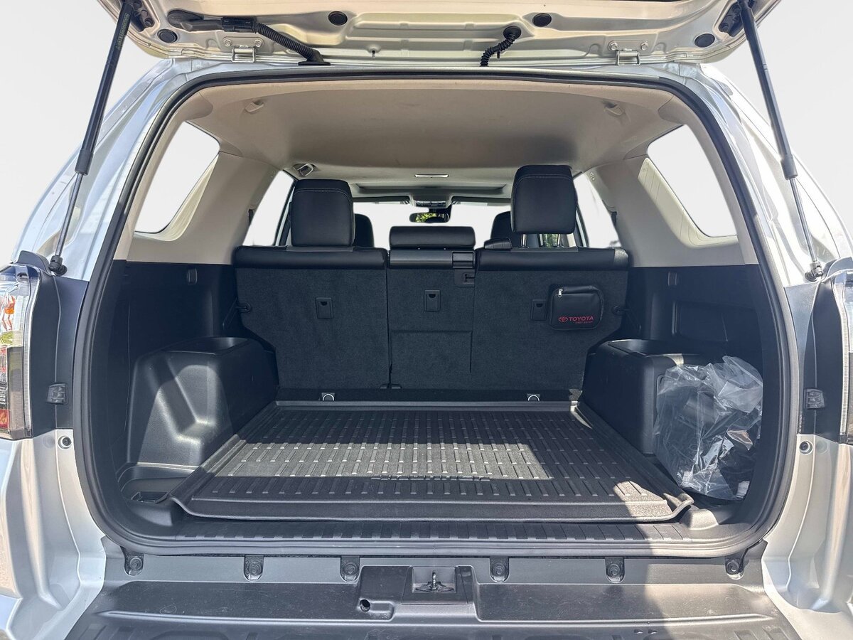 Used 2023 Toyota 4Runner SR5 Premium w/ Moonroof Package RWD image 9