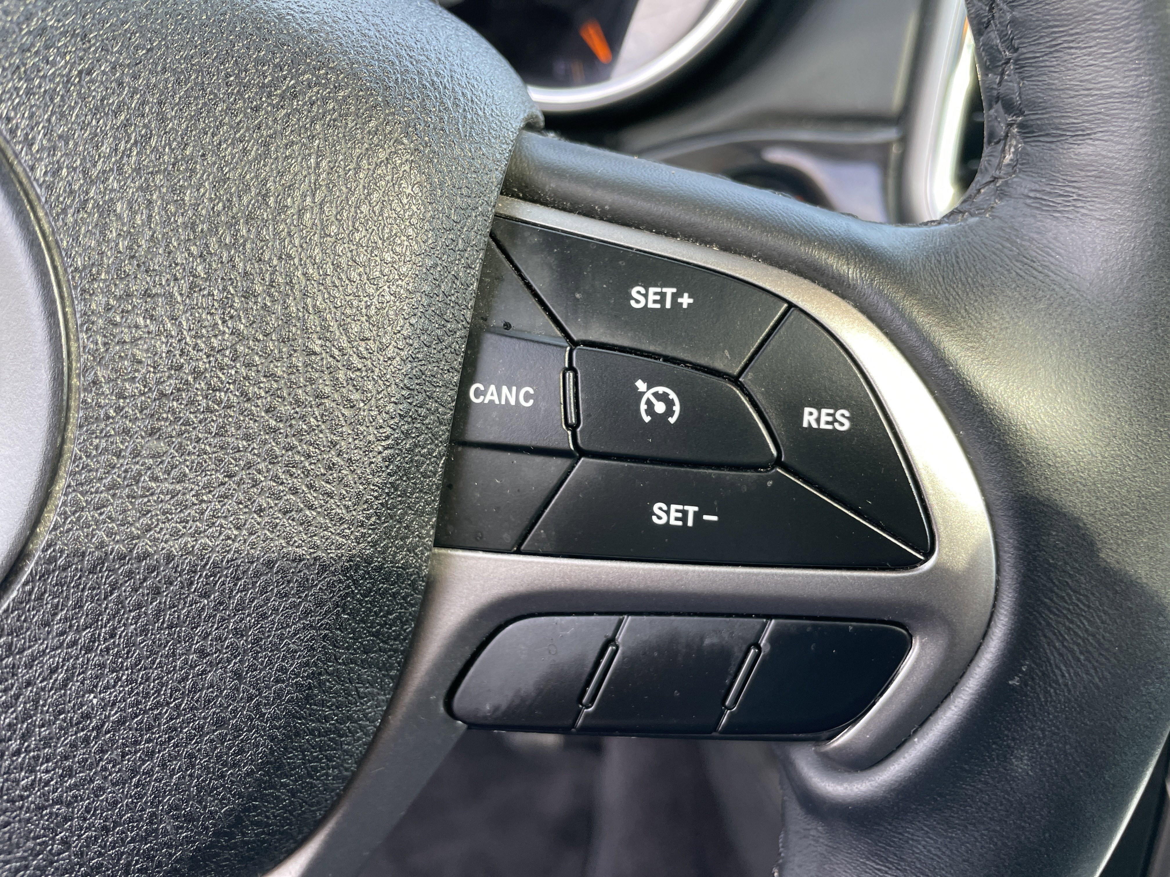 Used 2018 Jeep Grand Cherokee Overland image 45