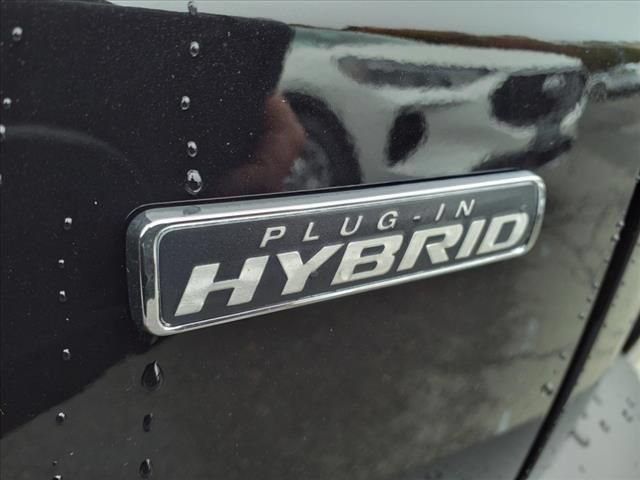 New 2023 Ford Escape SE w/ PHEV Premium Package FWD image 5