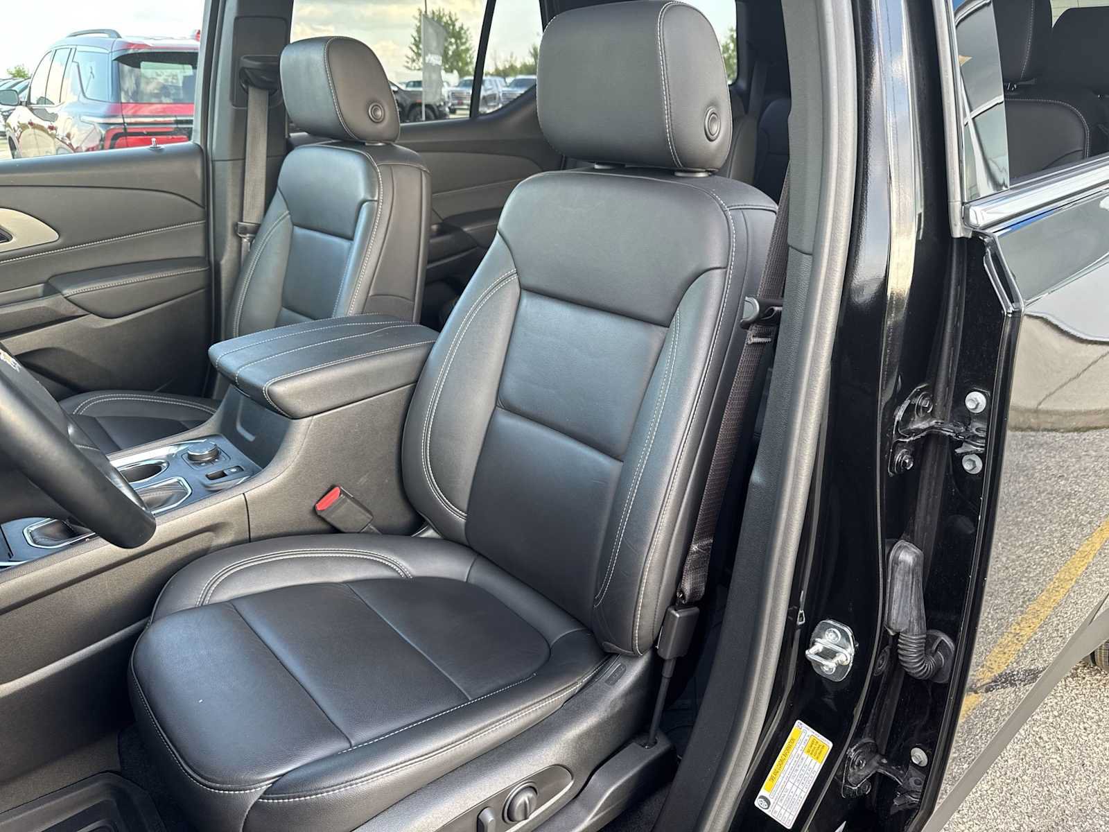 Certified 2023 Chevrolet Traverse LT w/ LT Premium Package AWD/4WD image 11