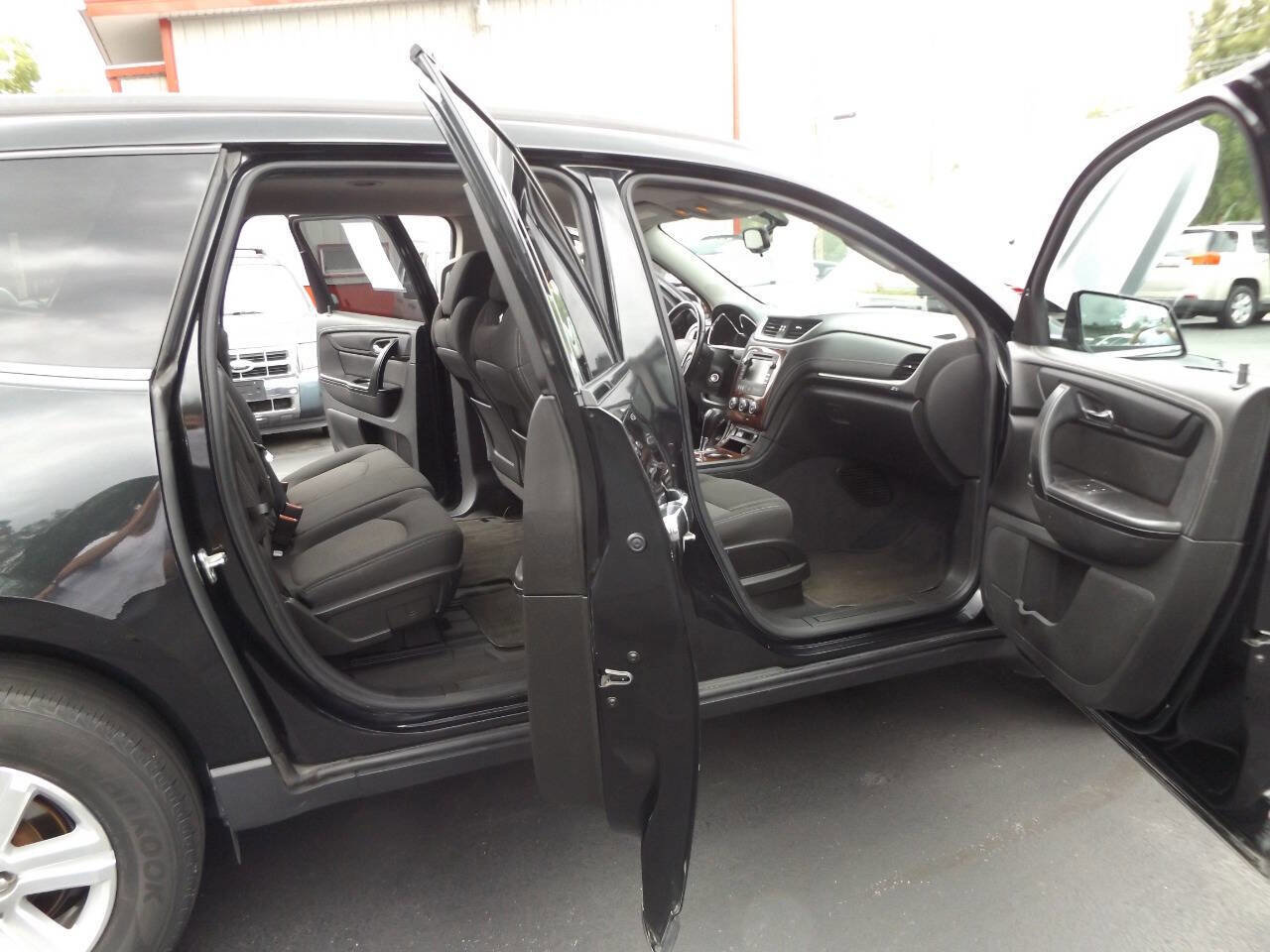 Used 2014 Chevrolet Traverse LT image 22
