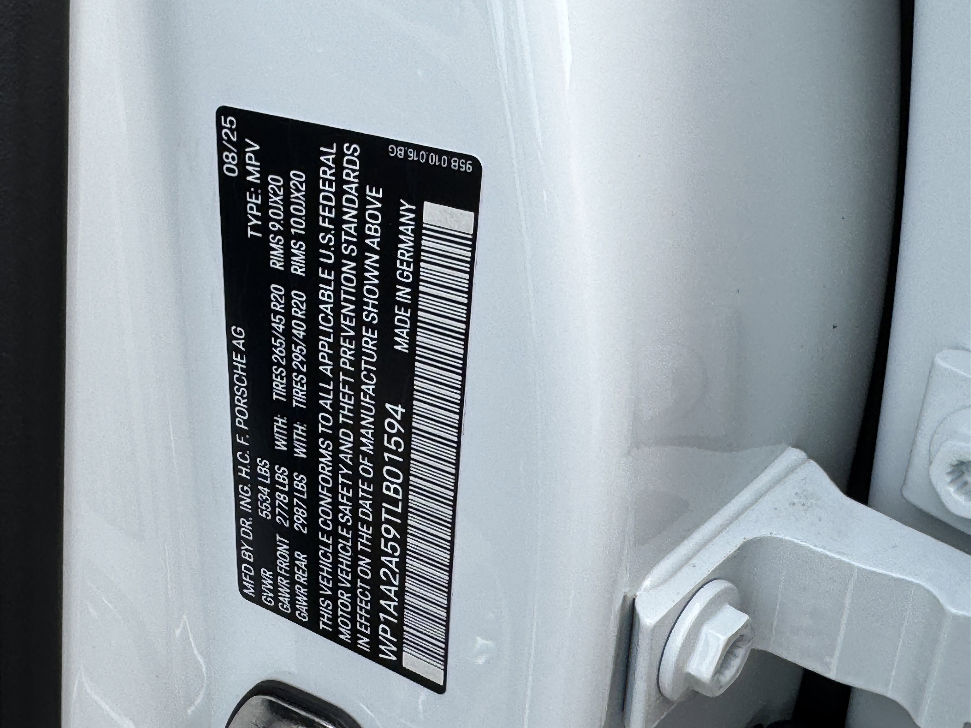 New 2026 Porsche Macan image 37