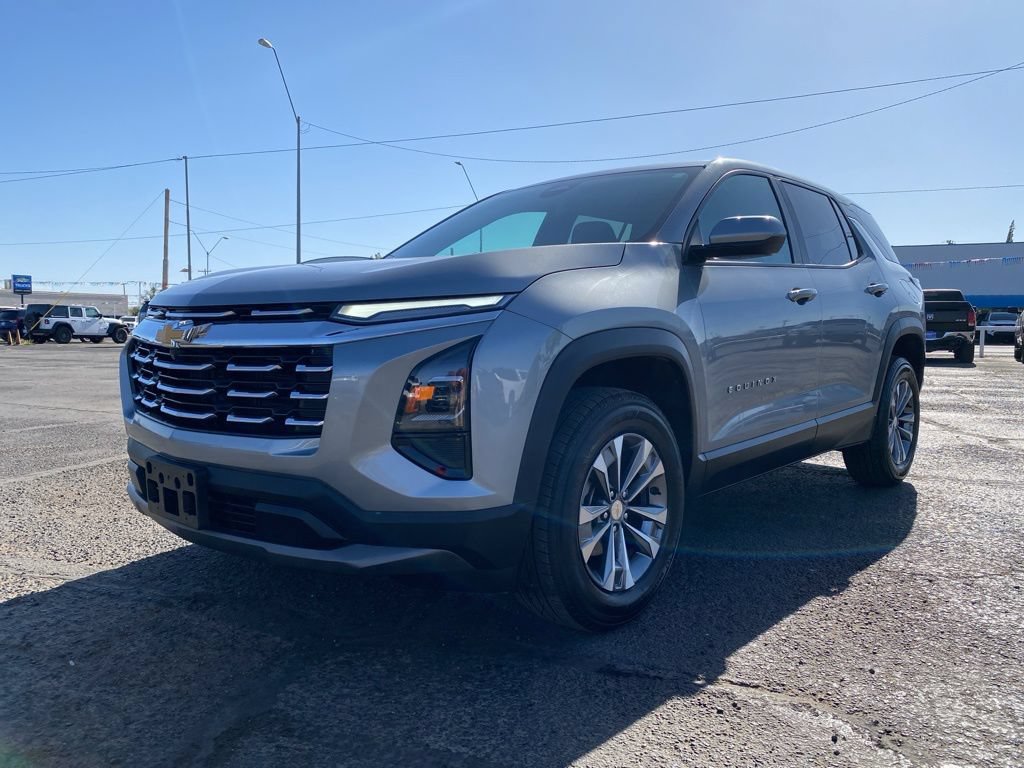 Used 2025 Chevrolet Equinox LT FWD image 2