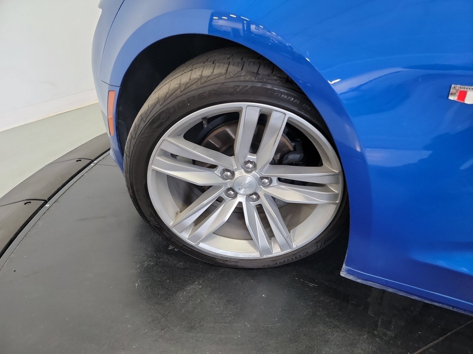 Used 2018 Chevrolet Camaro LT RWD image 29