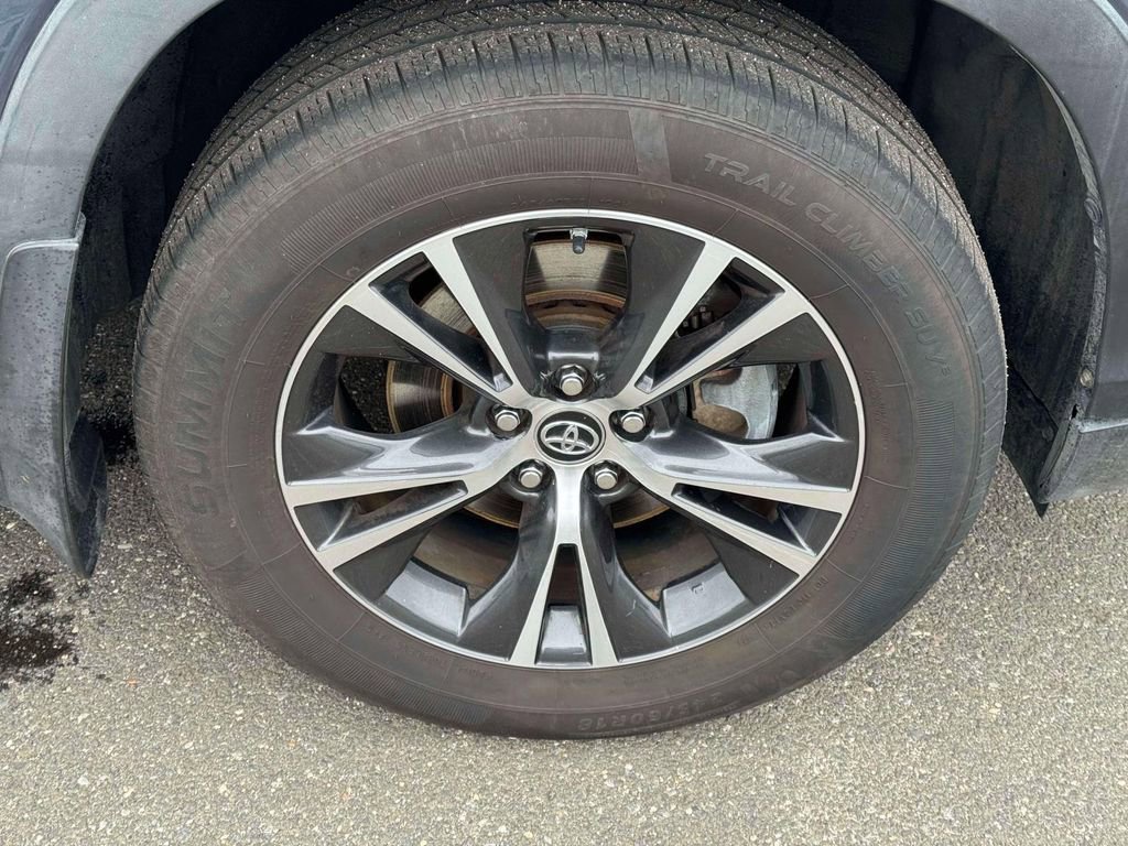 Used 2019 Toyota Highlander LE image 9