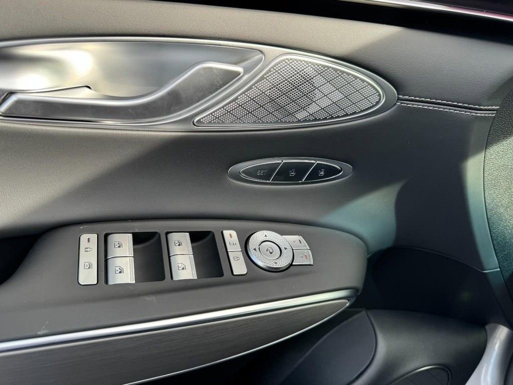 New 2026 Genesis GV70 2.5T Select image 11