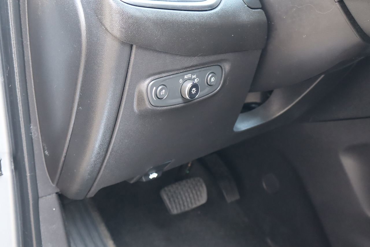 Used 2023 Chevrolet Equinox Premier FWD image 23