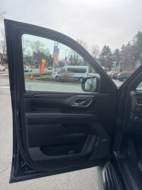 Used 2023 Chevrolet Suburban RST w/ Sport Performance Package image 16