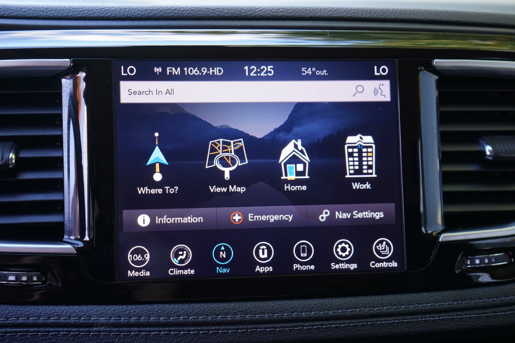 Used 2020 Chrysler Pacifica Limited FWD image 31