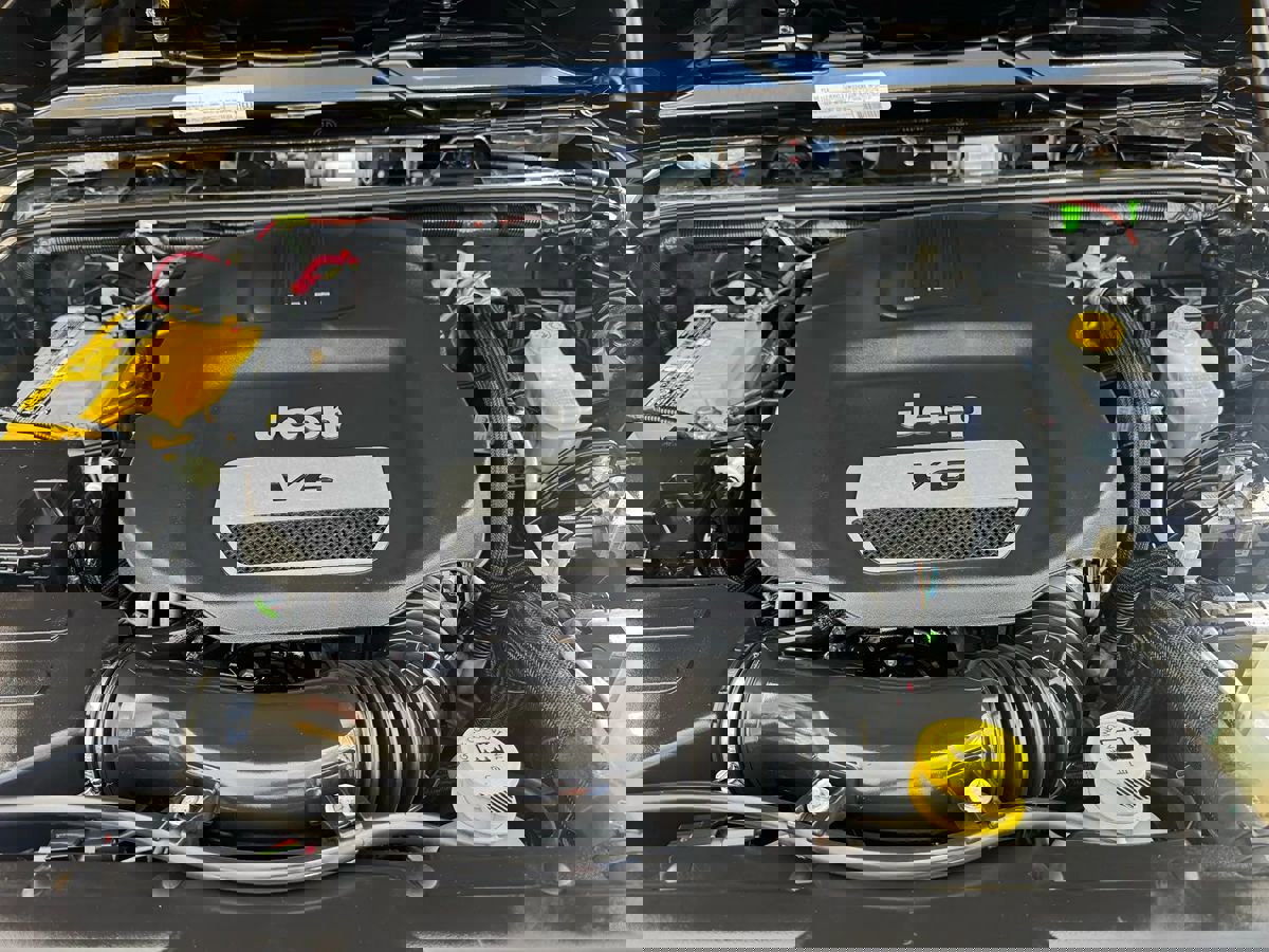 Used 2018 Jeep Wrangler Unlimited Sport image 9